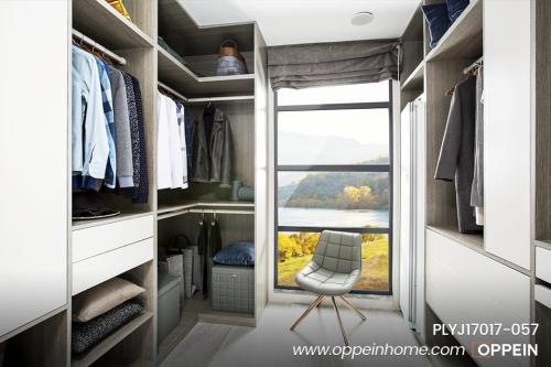 PLYJ17017-057-White-and-Grey-Galley-Walk-in-Closet-1